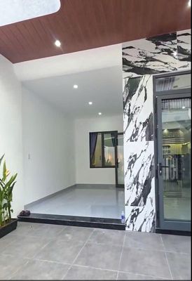 Bán nhà Tân Uyên, DT 100m2, gần chợ Tân Uyên, có chỗ để ô tô