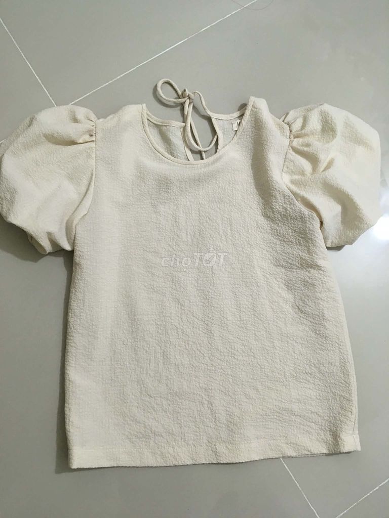 Áo kiểu nữ Trắng kem Tay phồng size M. Mua bán Quần áo tại Huyện Nhơn Trạch Đồng Nai được đăng bởi Linh Thuy hình 1