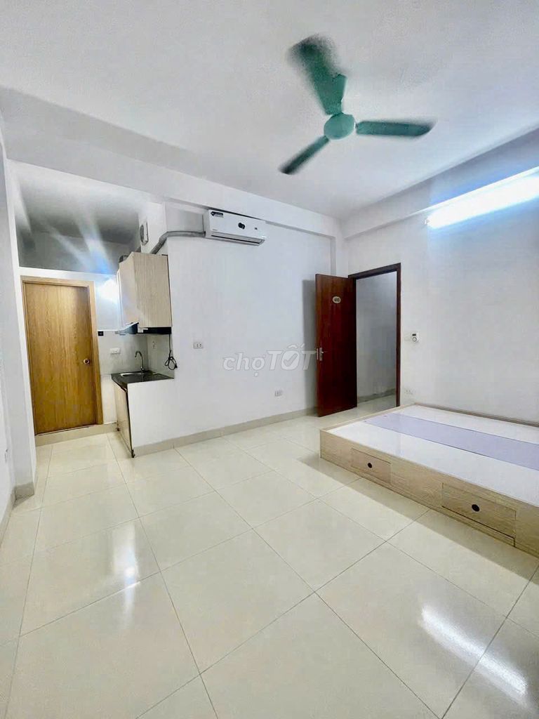 T cần pass phòng như hình ,Ở ngay mặt đường lớn,thuận tiện đi lại