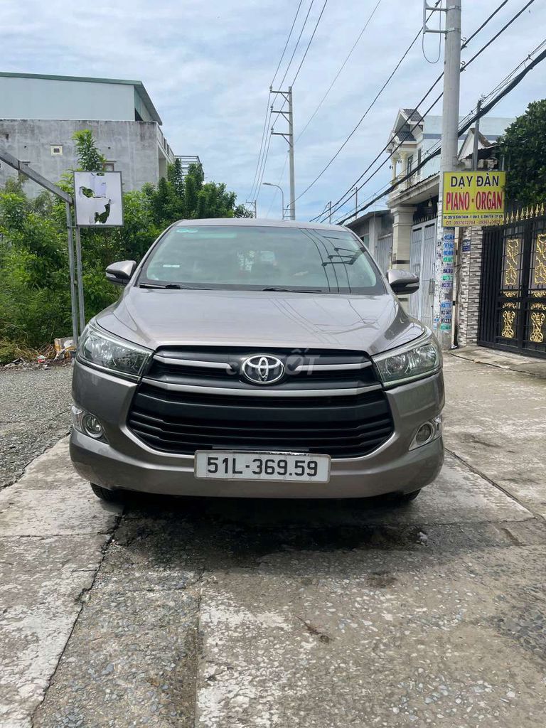 Toyota Innova 2016 2.0E - 100000 km