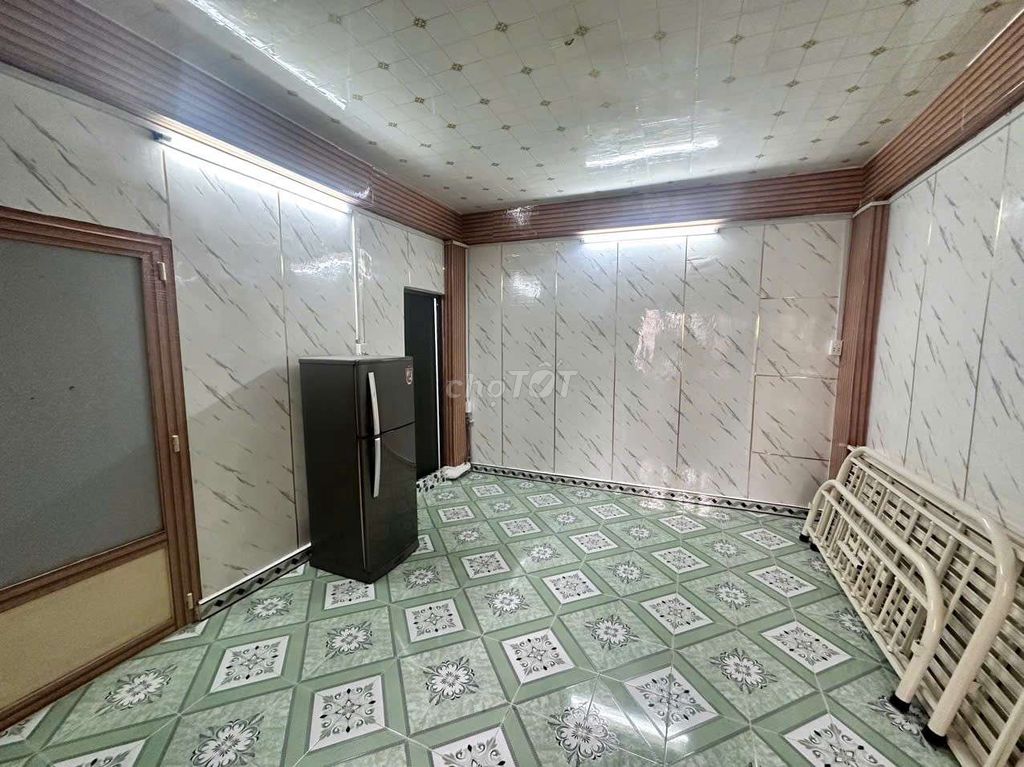 Недорогая комната в аренду в 3-м округе!!!!
