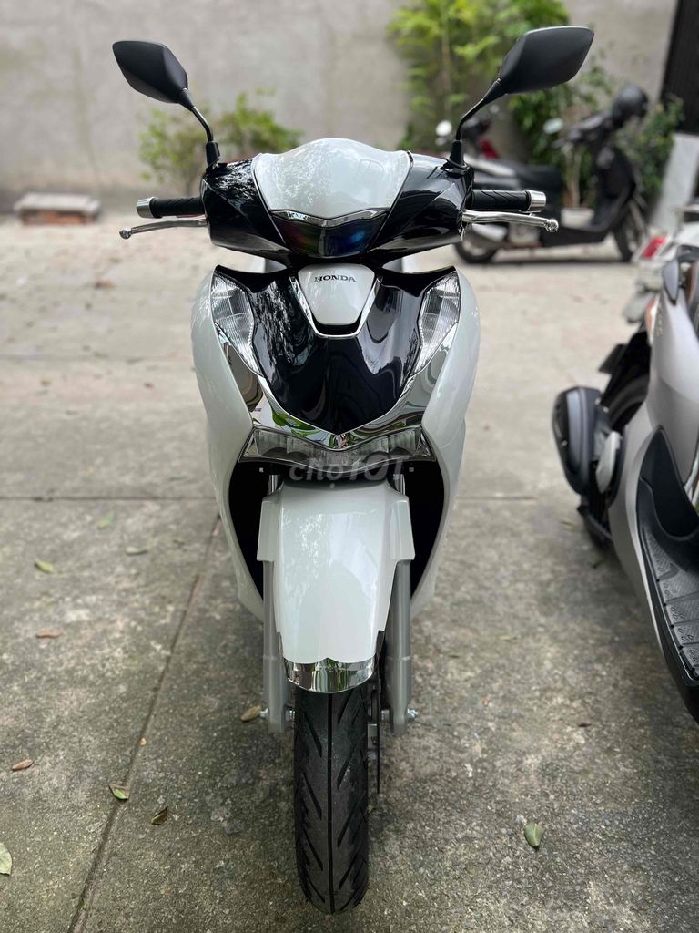 Honda SH 160i ABS 2024 Белый – Черный 15 000 км