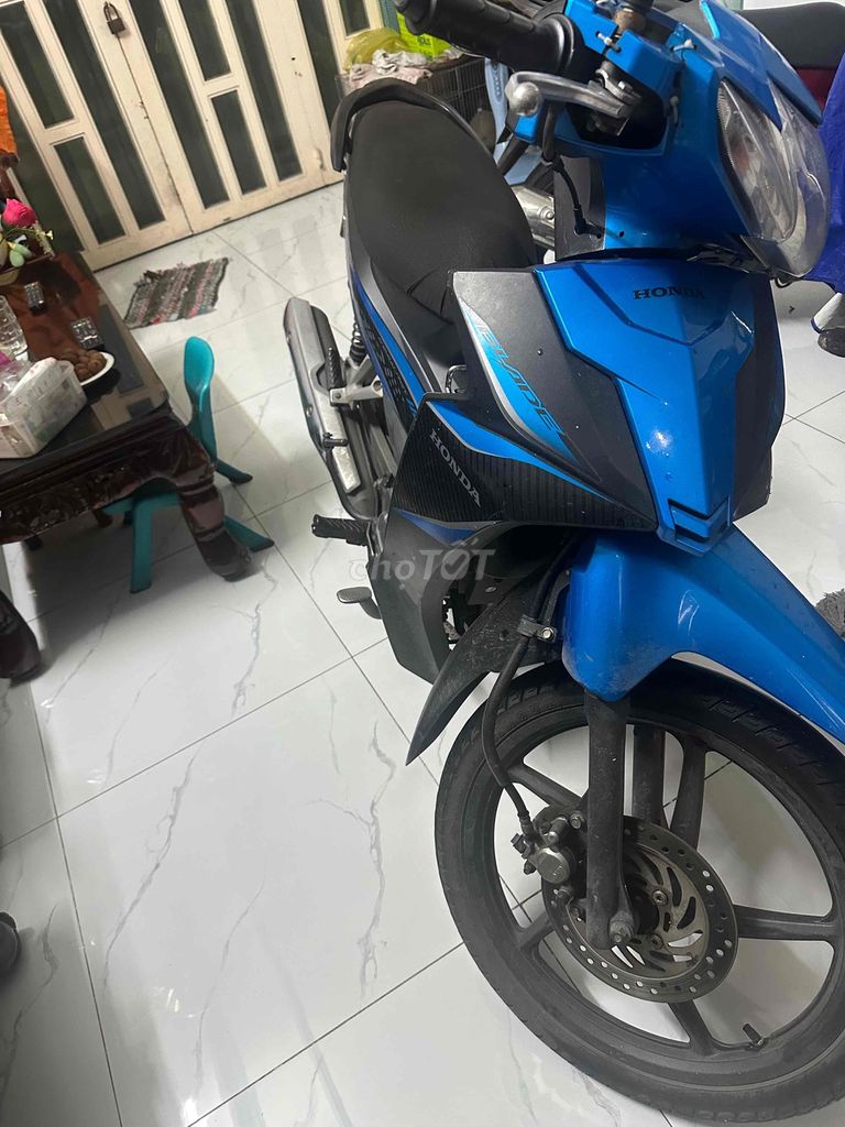 Xe blade zin, có cavet giấy tờ xe đầy đủ. Mua bán Xe máy tại Quận 6 Tp Hồ Chí Minh được đăng bởi Lê Hoàng Phúc hình 2