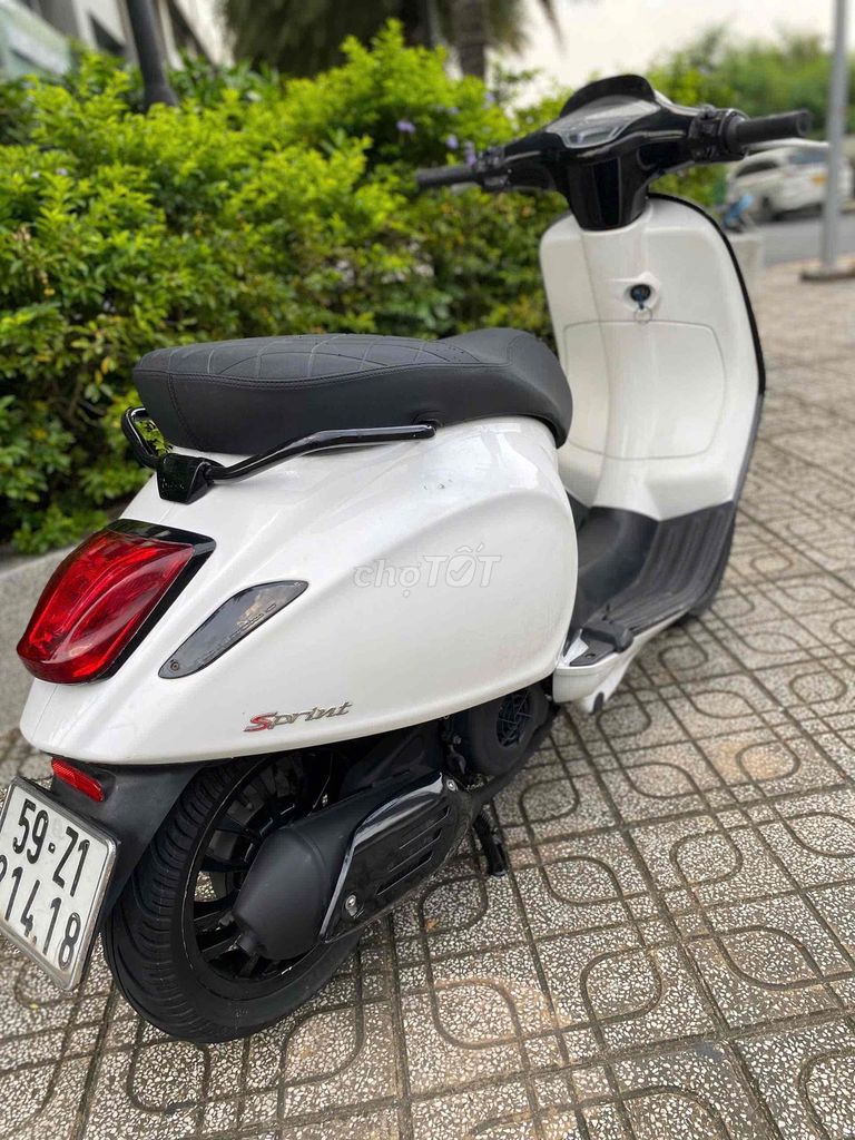 Vespa Sprint 125 3Vie 2015 Trắng đen Sporty BSTP. Mua bán Xe máy tại Thành phố Thủ Đức Tp Hồ Chí Minh được đăng bởi Xe Máy Sơn Thủ Đức hình 5