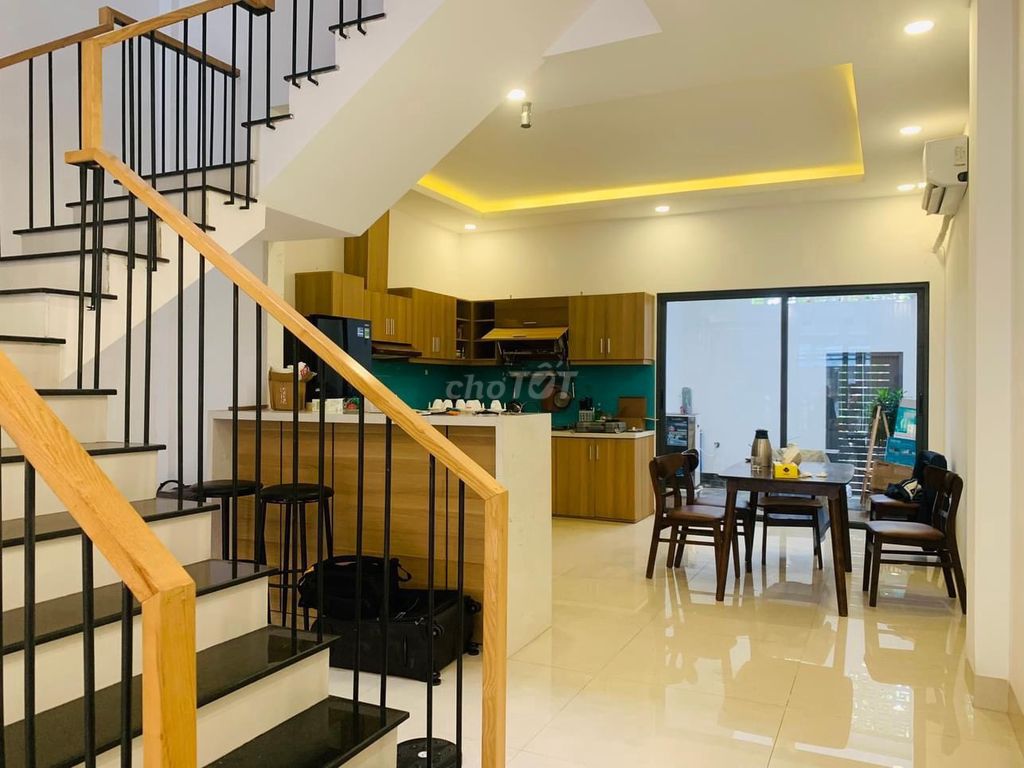 Cho thuê nhà đẹp 5 phòng ngủ khu dân cư Nam Việt Á