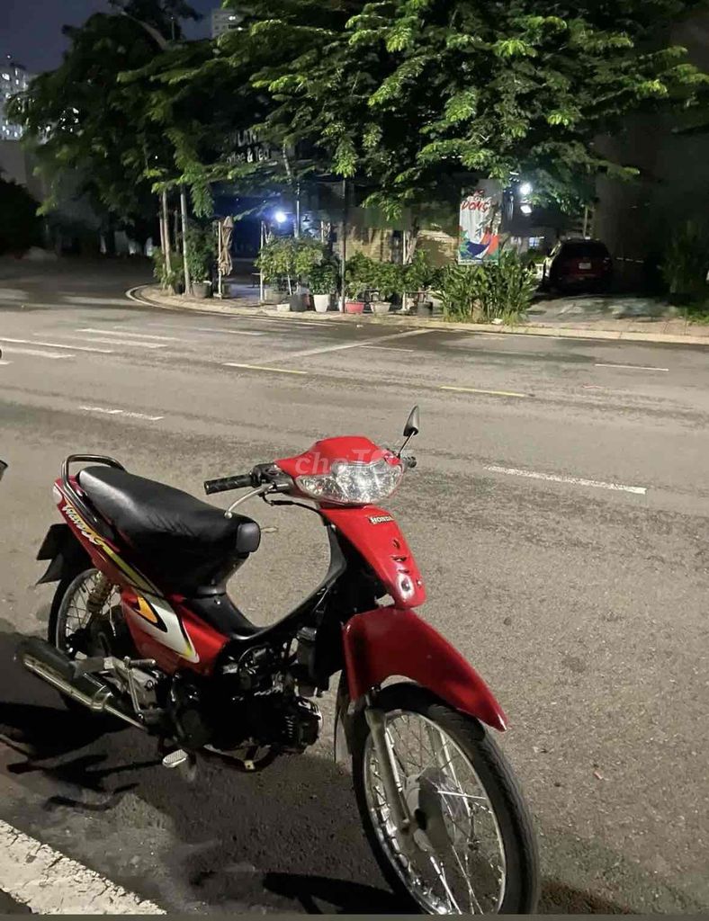 Красный Honda Wave