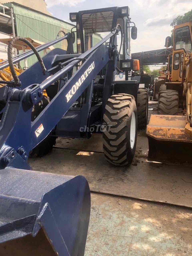 Cần bán xúc lật Komatsu wr 11