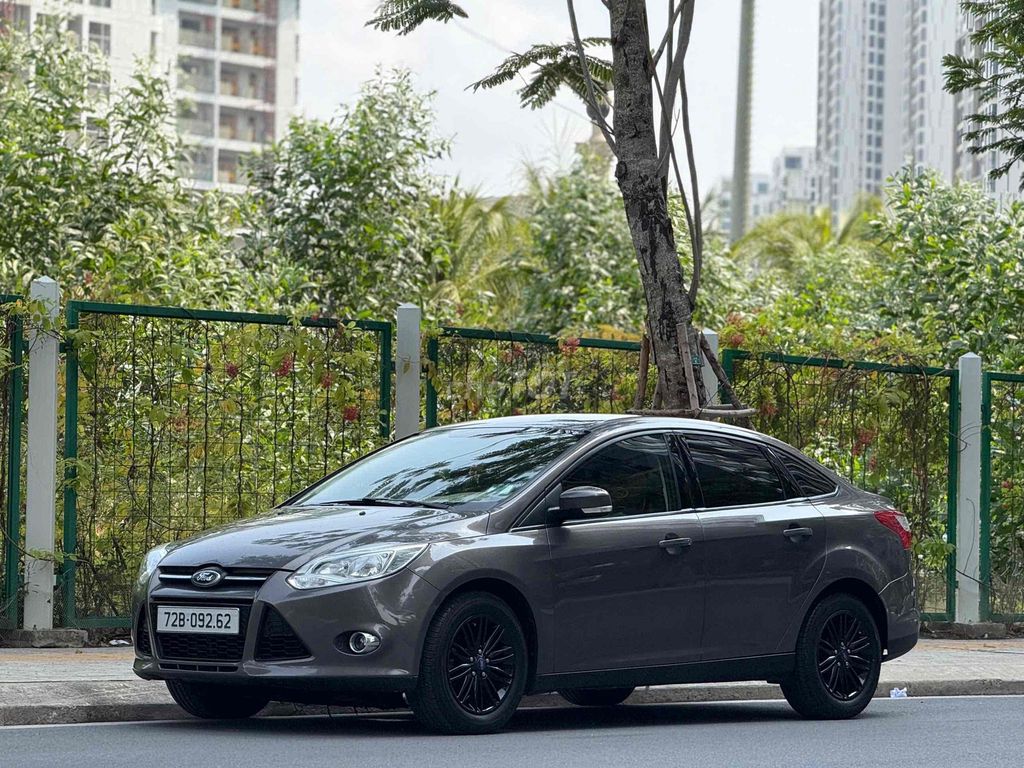 Ford Focus 2013 1.6 MT - 110000 km