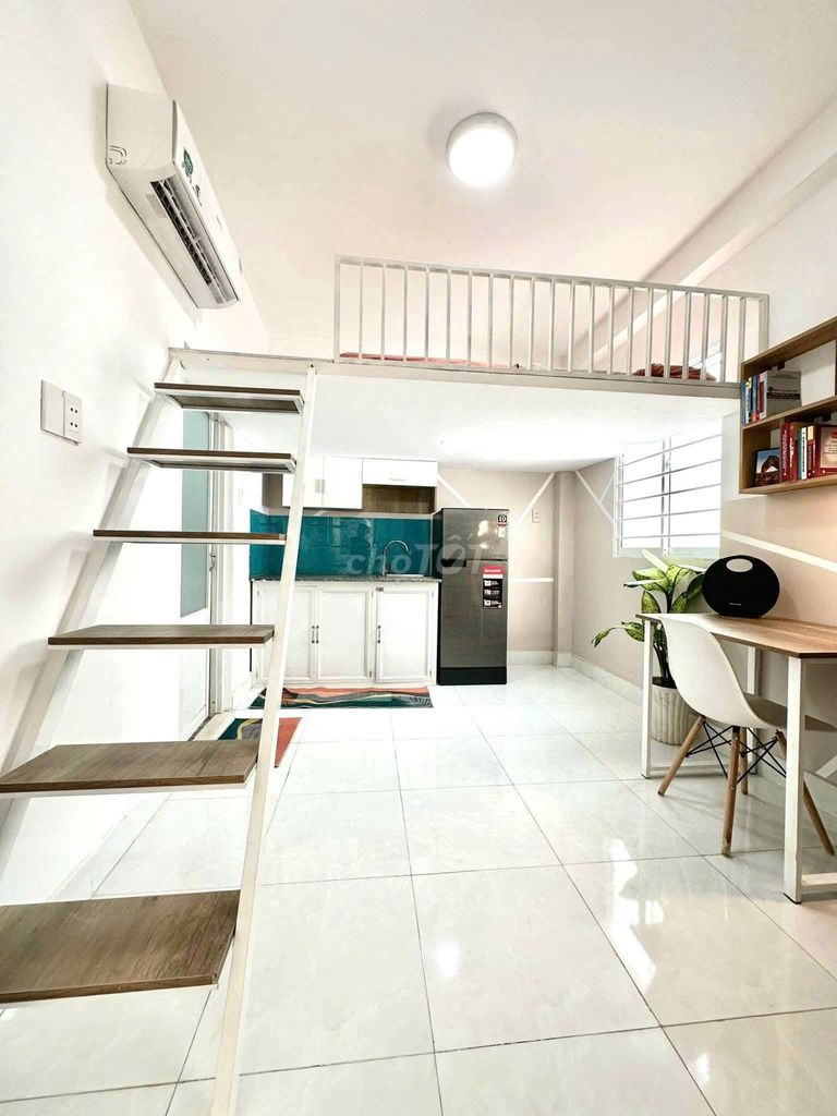 Аренда недорогой комнаты 30м² с антресолью от собственника рядом с рынком Ba Chieu