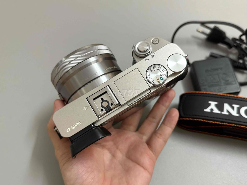 Sony A6000 + 16-50 OSS màu bạc mới keng 3k shot