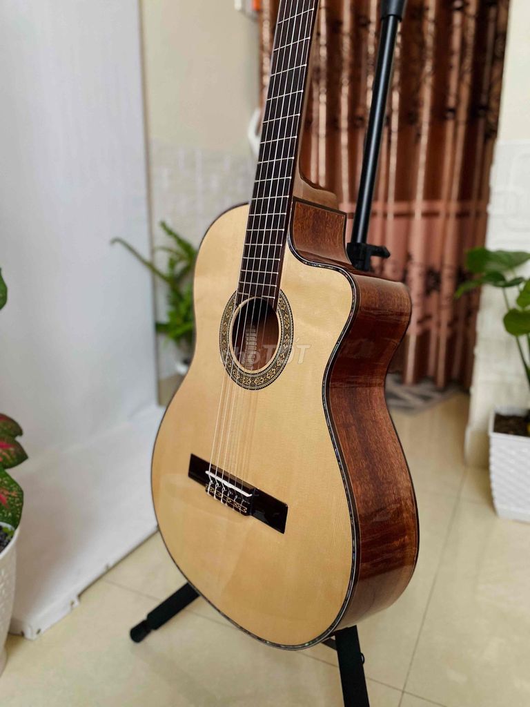Đàn guitar classic Gỗ Hồng đào. Mua bán Nhạc cụ tại Quận Tân Phú Tp Hồ Chí Minh được đăng bởi GUITAR GIÁ TỐT TÂN PHÚ hình 1