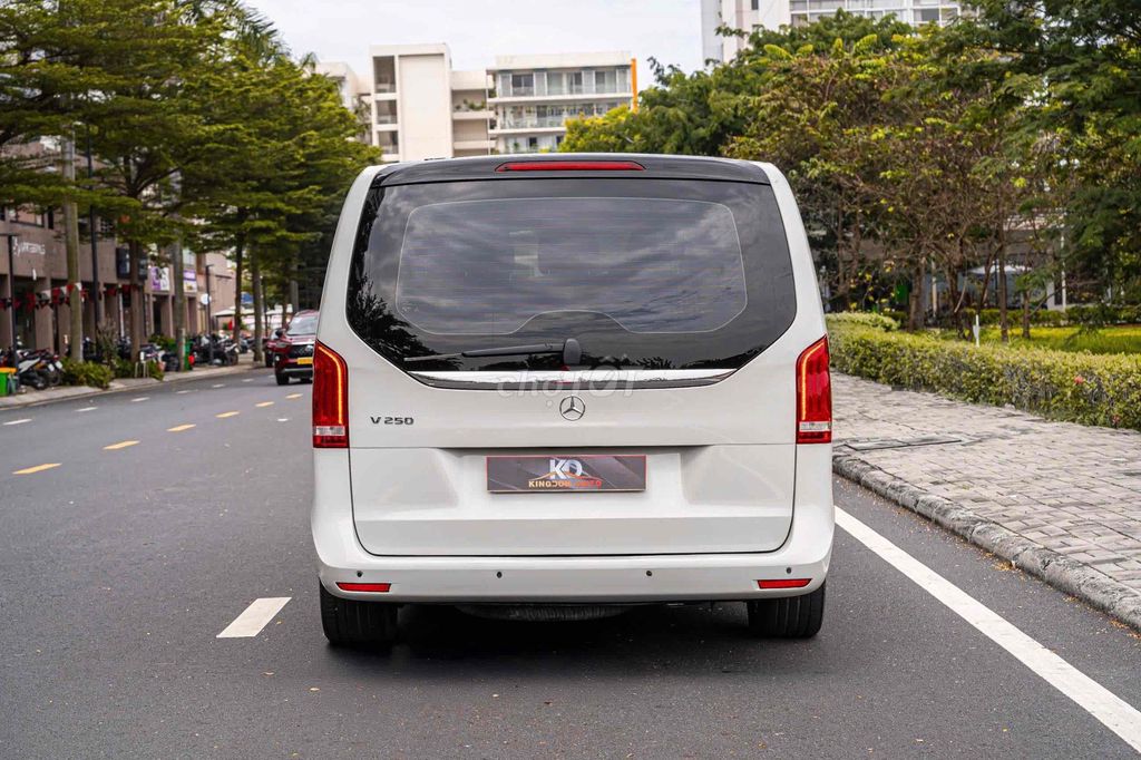 Mercedes V250 Luxury 2021 xe 7 chỗ màu trắng. Mua bán Ô tô tại Quận 7 Tp Hồ Chí Minh được đăng bởi Dương Phương hình 10