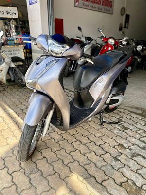 Honda SH 125i CBS 2017 XÁM GHI Máy Zin êm. Mua bán Xe máy tại Quận Ninh Kiều Cần Thơ được đăng bởi Xe Máy TÂN LIÊN HƯNG 1 91B