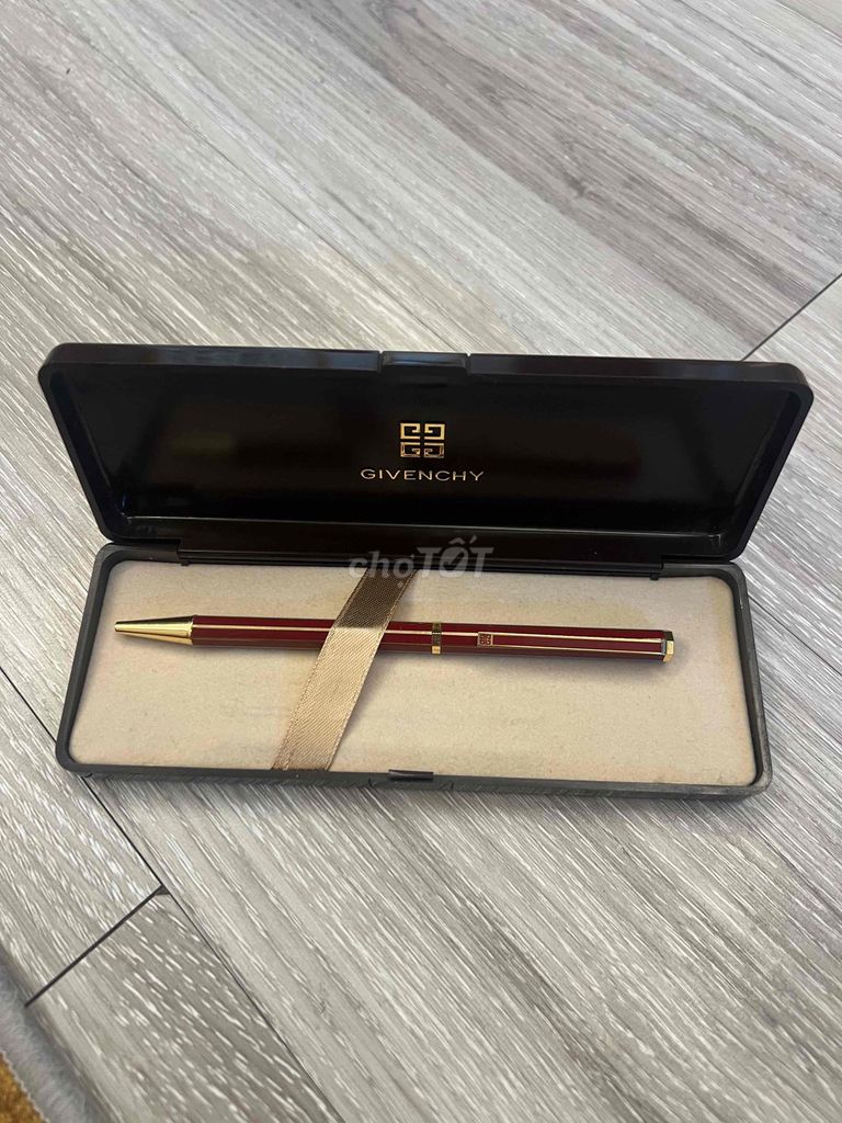 Bút bi Givenchy Đỏ Nhật Bản. Mua bán Đồ dùng văn phòng tại Quận Nam Từ Liêm Hà Nội được đăng bởi Binh Đinh hình 1