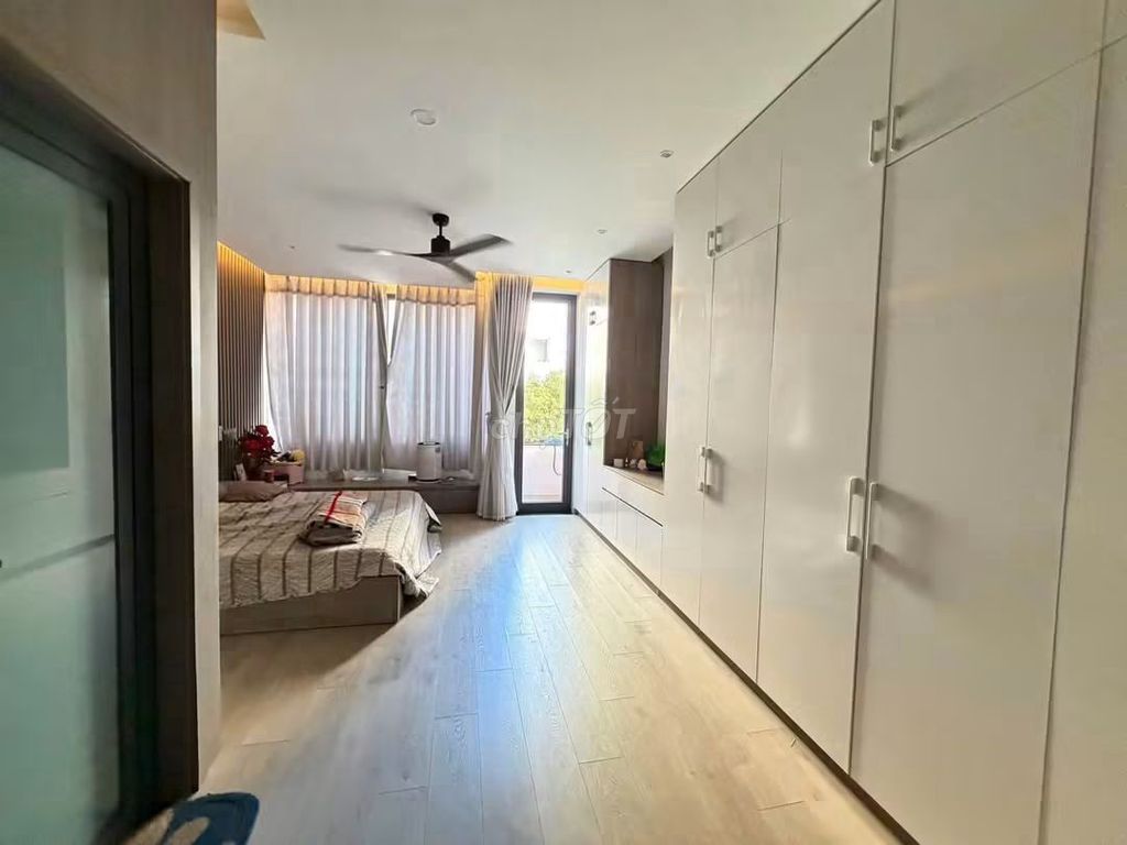 Three-storey 4-bedroom house on Tân Thuận street — photo 7