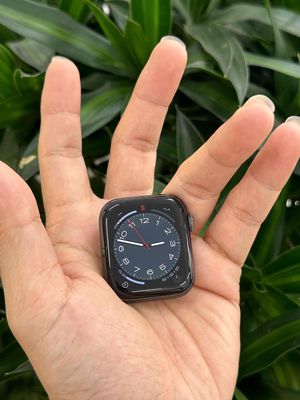 Apple Watch Series 5 size 44mm
