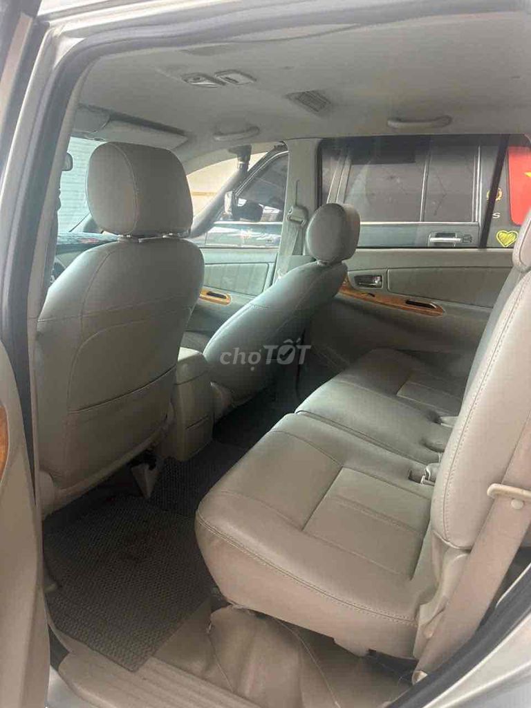 Toyota Innova Bạc Số tự động. Mua bán Ô tô tại Thành phố Thuận An Bình Dương được đăng bởi Tuan Minh hình 7