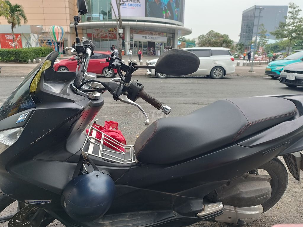 Xe máy Honda PCX 2017 màu đen nhám. Mua bán Xe máy tại Huyện Bình Chánh Tp Hồ Chí Minh được đăng bởi A Dũng hình 3