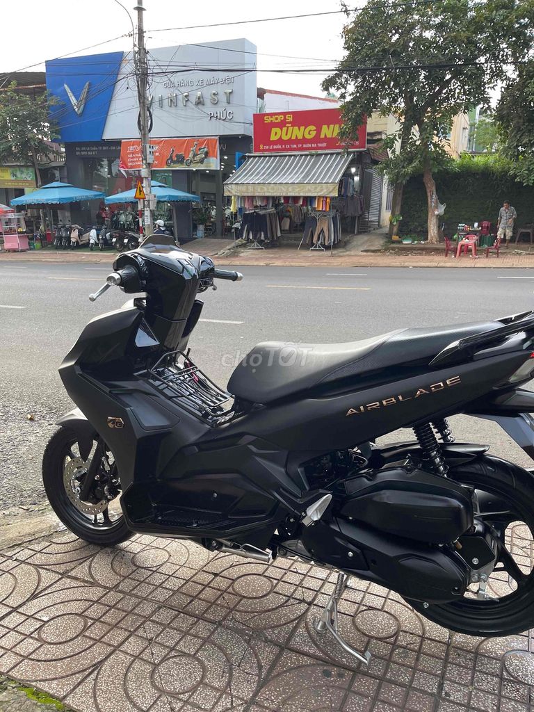 🌟Bán AirBlade.2022.125Fi.Đen nhám chính chủ zin êm. Mua bán Xe máy tại Thành phố Buôn Ma Thuột Đắk Lắk được đăng bởi xe máy Hồng Phát hình 6