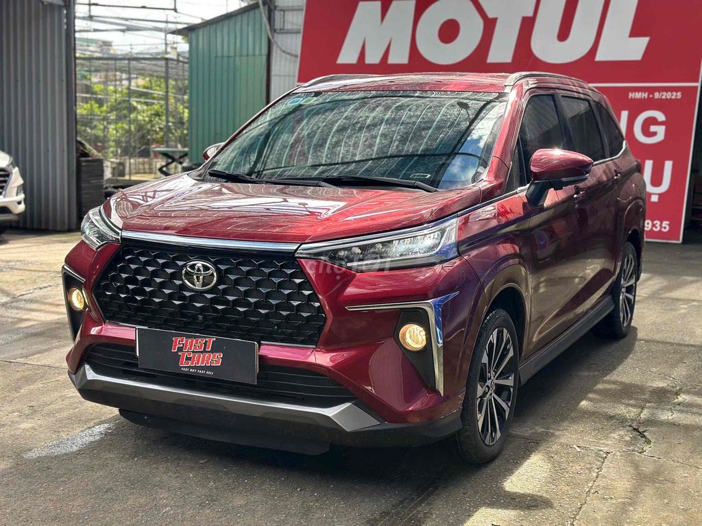 Toyota Veloz Cross TOP 2023, пробег 14 000 км, один владелец