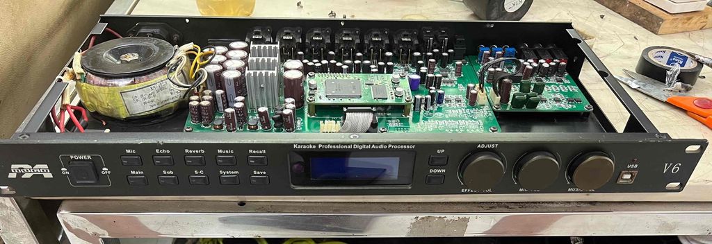 Vang số karaoke Hugo V6 Đen. Mua bán Tivi, Âm thanh tại Thành phố Tây Ninh Tây Ninh được đăng bởi Thành hình 1