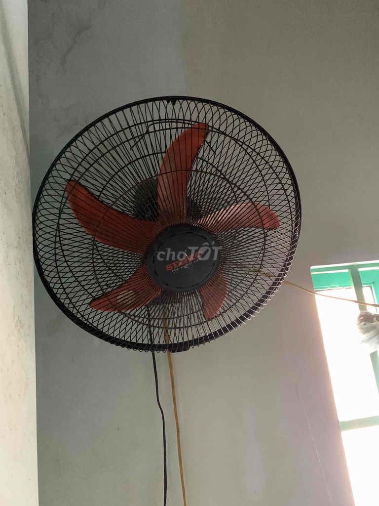 Quạt treo tường Senko Đen, cam Đã sử dụng. Mua bán Quạt tại Thành phố Long Xuyên An Giang được đăng bởi Nhân Ái hình 1