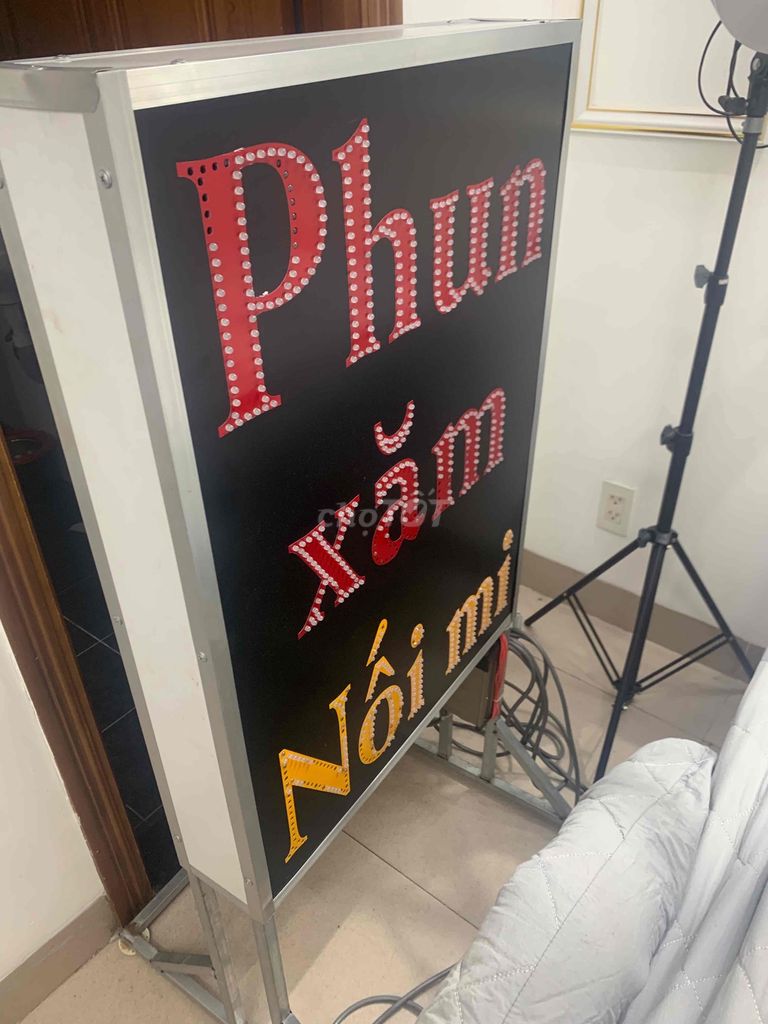 THANH LÝ SPA: BÁN BÀN, GHẾ, GIƯỜNG, ĐÈN LED