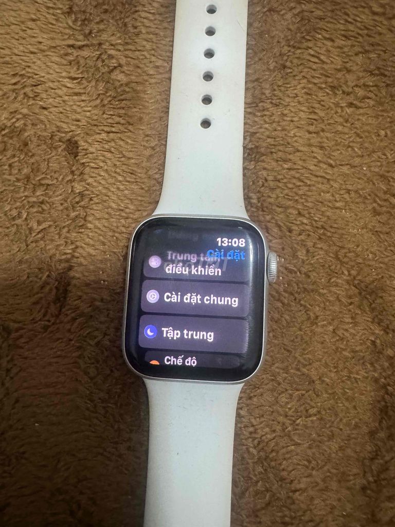 Apple Watch SE Gen 2 Trắng. Mua bán Thiết bị đeo thông minh tại Quận Cái Răng Cần Thơ được đăng bởi hung bui hình 1