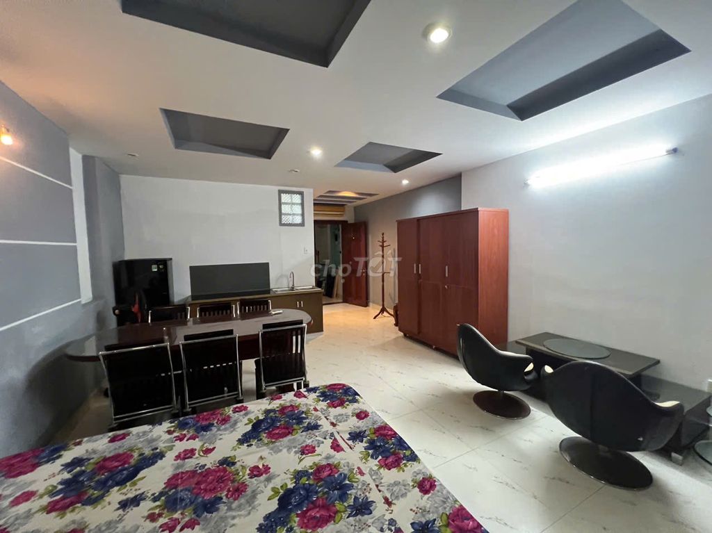 CHO THUÊ PHÒNG BAN CÔNG KDC TRUNG SƠN GẦN HIM LAM.50M2. FULL NỘI THẤT.