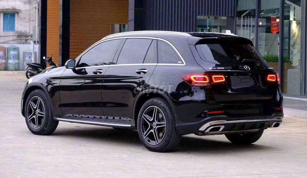 Mercedes-Benz GLC 300 4Matic 2020 Черный 77432км