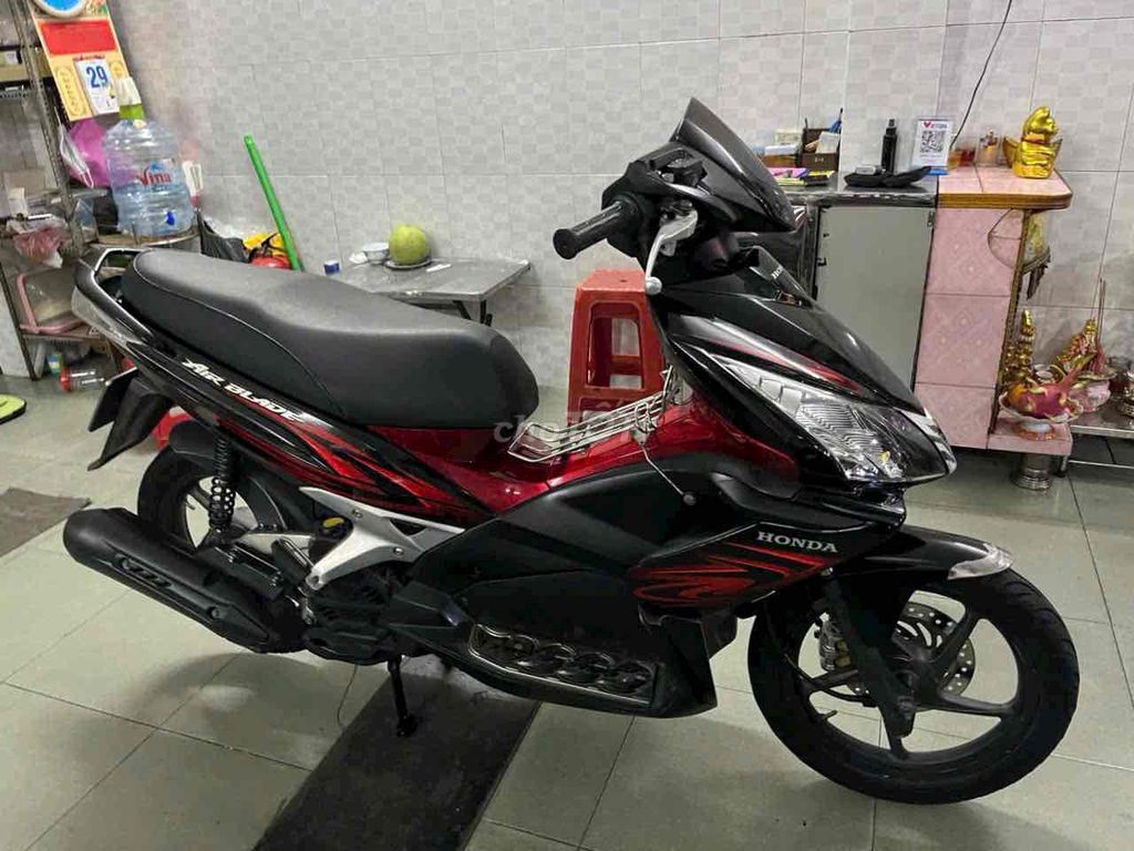 Honda Air Blade Thái 208 Đen đỏ. Mua bán Xe máy tại Quận Tân Phú Tp Hồ Chí Minh được đăng bởi Cửa Hàng xe gắn máy Minh Tuấn  hình 2