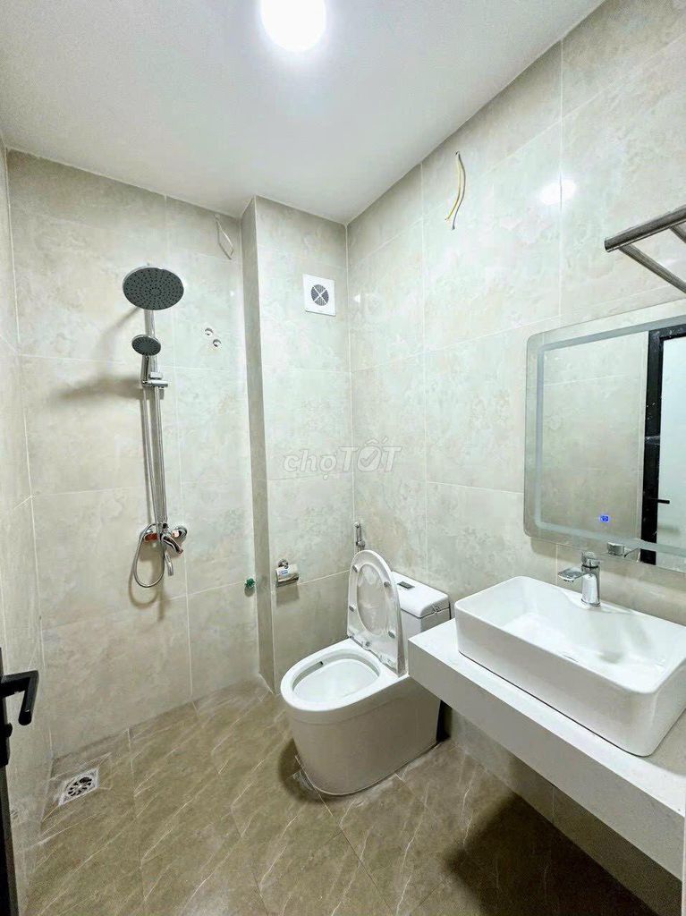 Nhà Đẹp Giá Rẻ 5T*33m2-View Hồ, Ôtô Đỗ Gần. Chỉ 10phút Ra BX Yên Nghĩa