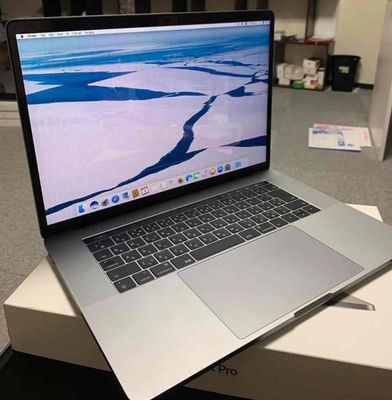 Macbook pro 15" A1990 Touchpar core i7 2018 99%