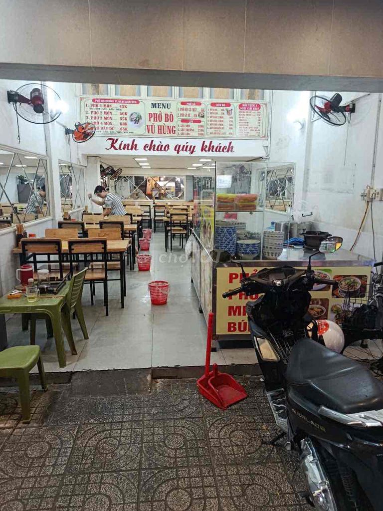 Cần sang nhượng lại mặt bằng quán phở đầy đủ đồ dùng