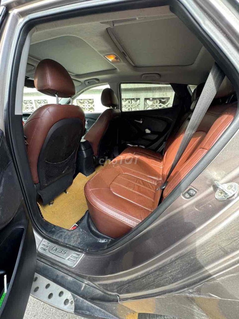 Hyundai Tucson 2012 полный привод бензин автомат коричневый