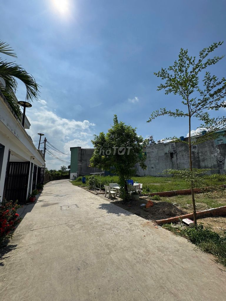 kẹt tiền bán lỗ 255 triệu ngang 4 dài 20 thổ cư 100% GIÁP HÓC MÔN. Mua bán đất tại Huyện Đức Hòa Long An được đăng bởi Thúy hạnh  hình 1