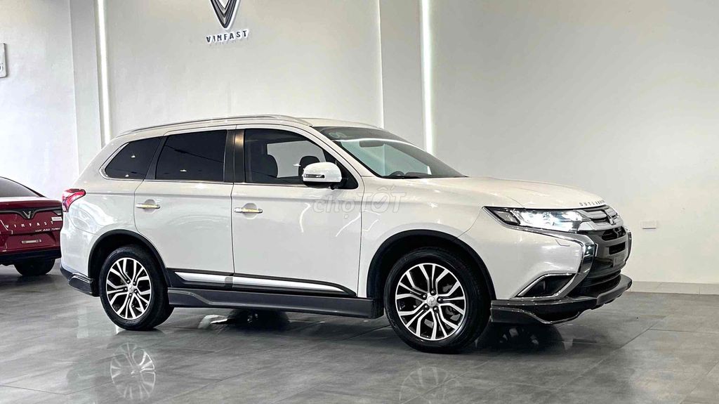 Mitsubishi Outlander Premium màu trắng. Mua bán Ô tô tại Thành phố Thái Nguyên Thái Nguyên được đăng bởi Hồng Phương Auto  Auto 597 hình 2