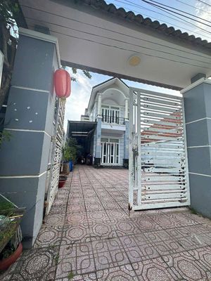 Nhà lầu 1 tấm hẻm nguyễn văn linh. Ngang 8m. Chỉ 3 tỷ 300 triệu. Mua bán nhà ở tại Huyện Hòa Thành Tây Ninh được đăng bởi Nhà Đất Lê Nam