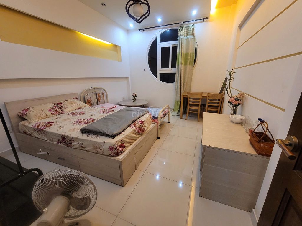 cho thuê 1 căn 2 pn 1 nvs sát cầu chữ Y quận 5