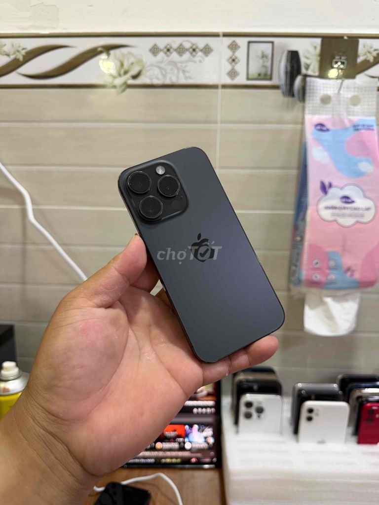 Apple iPhone 15 Pro 256GB Đen. Mua bán Điện thoại tại Quận Tân Phú Tp Hồ Chí Minh được đăng bởi Thành Lê hình 1