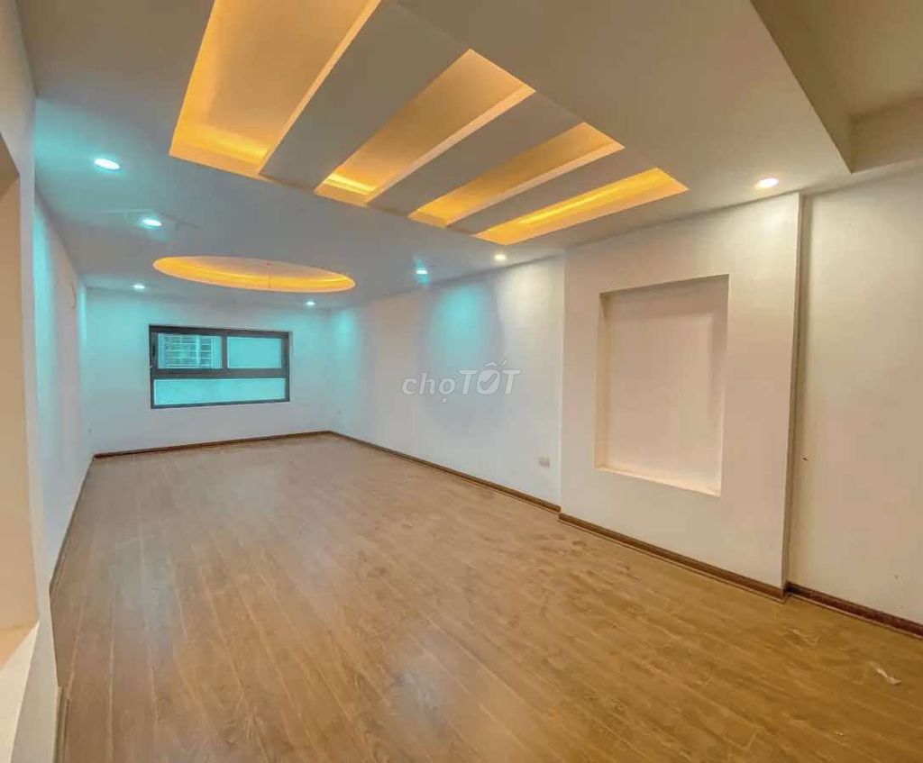 Trường Chinh, ngõ nông, thang máy, 42m2 6 tầng giá chỉ 8.2 tỷ, sđcc.