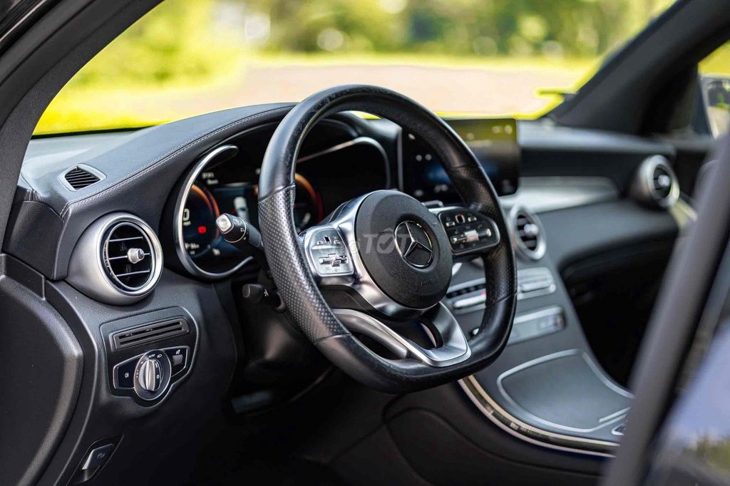 GLC300 COUPE - 2022 màu đen siêu ngầu đẹp xuất sắc. Mua bán Ô tô tại Quận 7 Tp Hồ Chí Minh được đăng bởi Dương Phương hình 10
