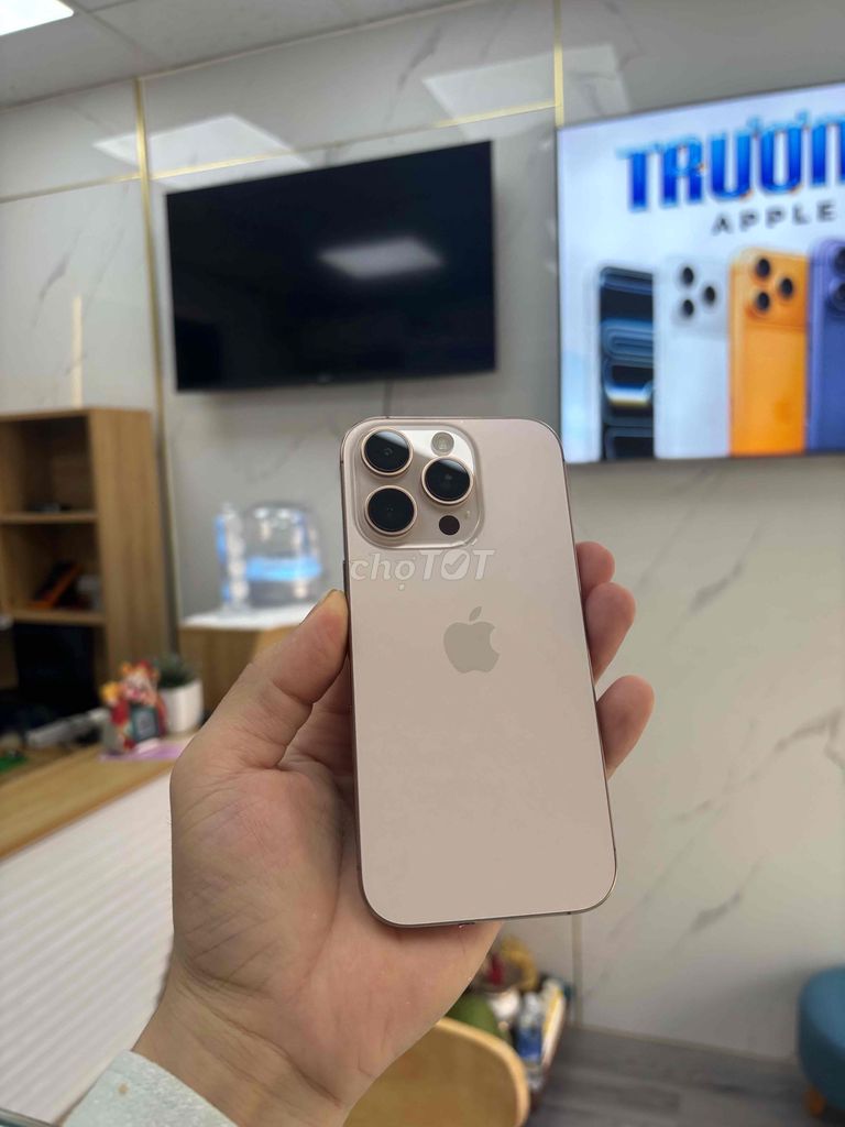 Apple iPhone 16 Pro 128GB Vàng. Mua bán Điện thoại tại Quận Sơn Trà Đà Nẵng được đăng bởi Diễm Diễm hình 1