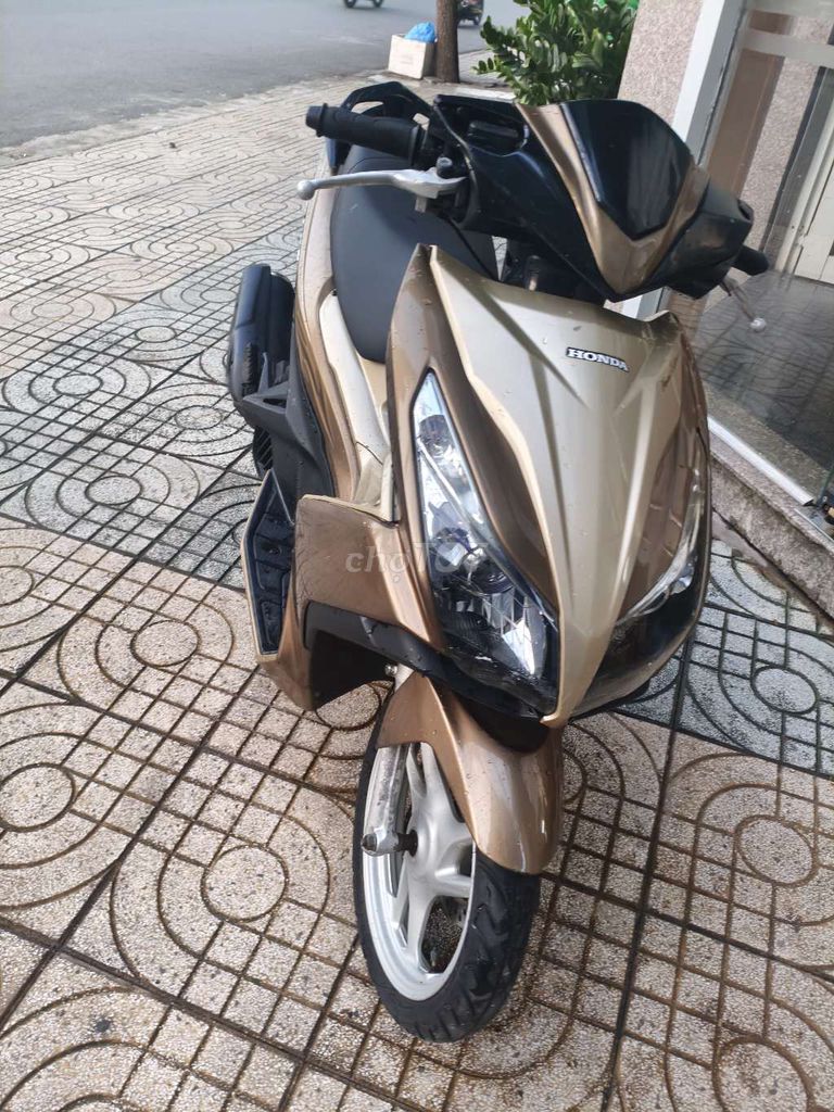 Honda Air Blade Vàng đồng. Mua bán Xe máy tại Quận Tân Bình Tp Hồ Chí Minh được đăng bởi duong hoang tri hình 4
