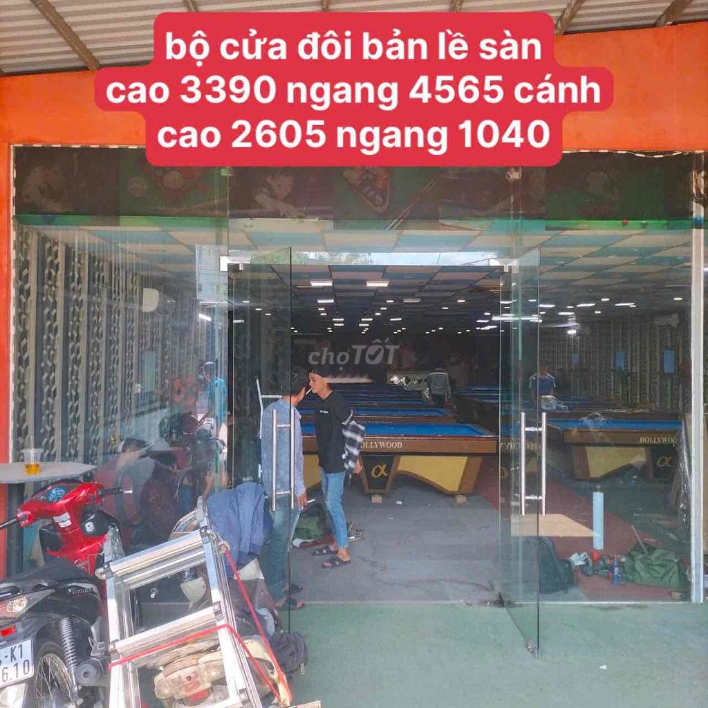 Cửa đôi bản lề sàn đầy đủ phụ kiện