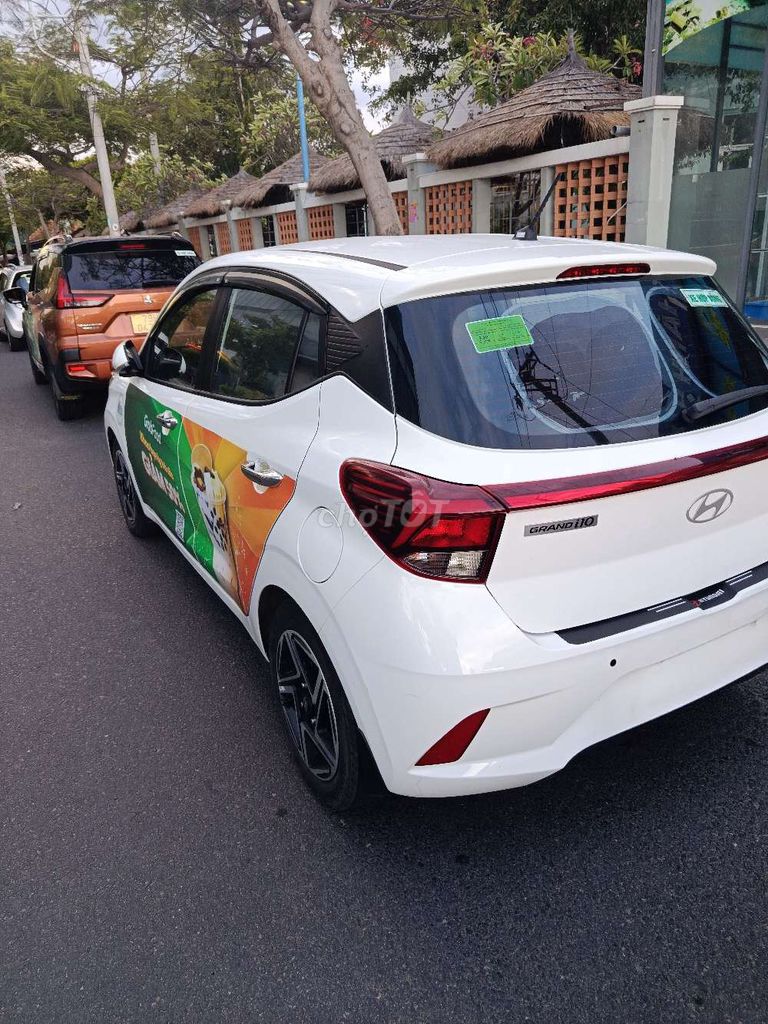 Хэтчбек Hyundai Grand i10, белый, 5 мест
