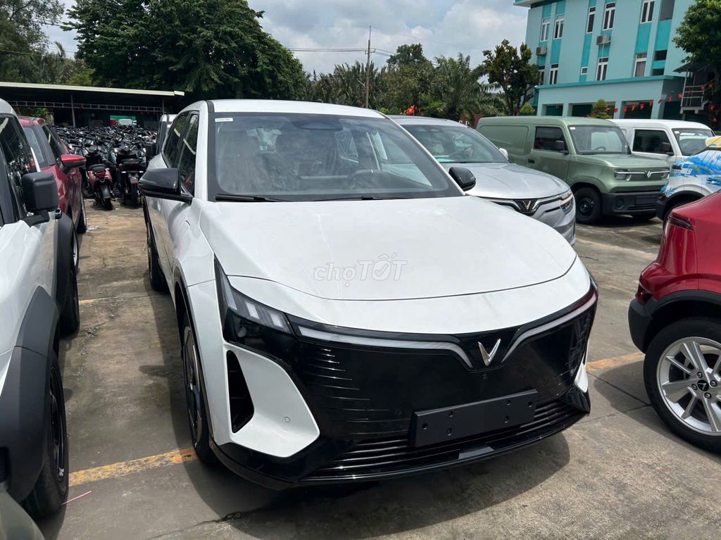 VinFast VF8 ALL NEW Белый Коричневый