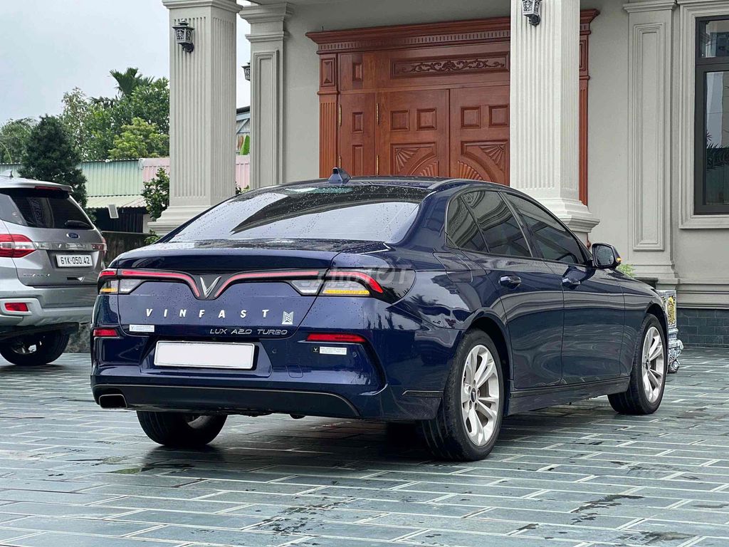 Vinfast Lux A Base 2022 Синий 36000 км
