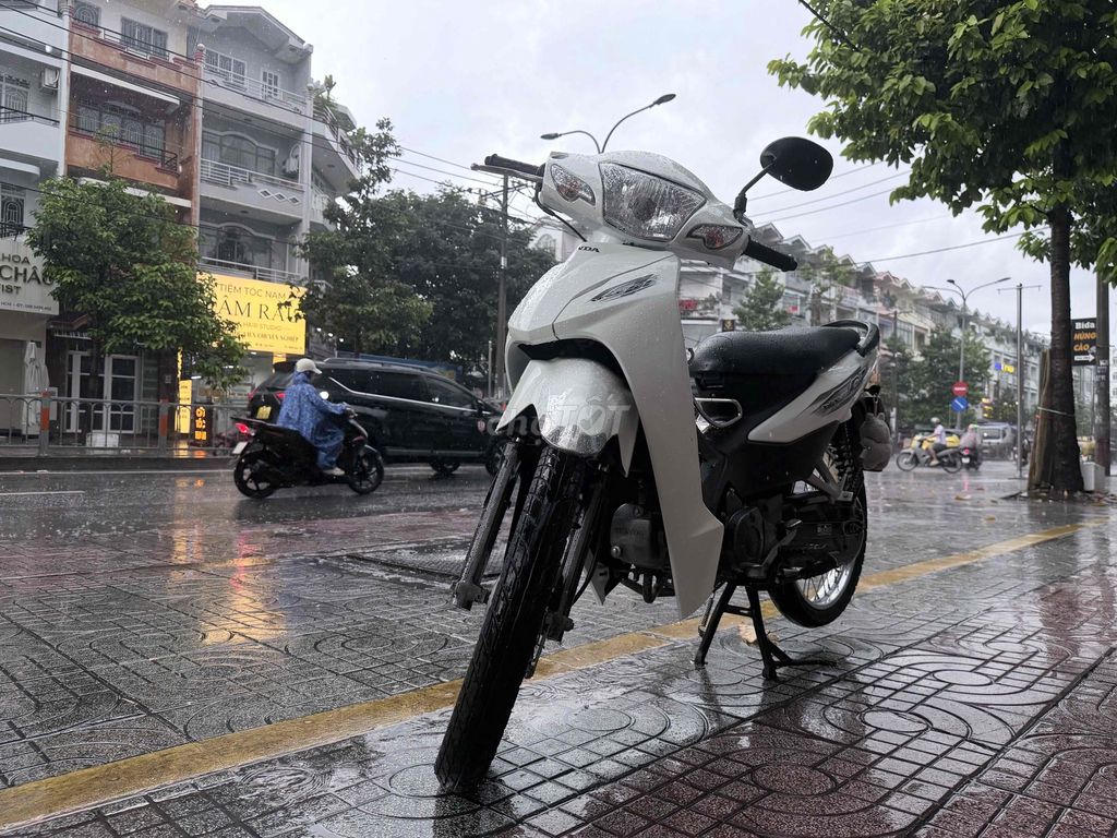 Honda Wave 2024 белый, женский