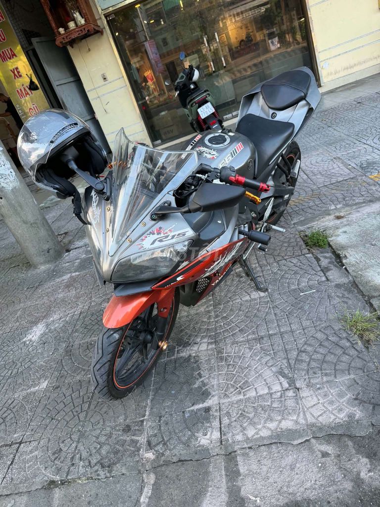 Yamaha R15 красно-чёрный, механическая коробка